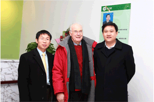 黃博士與諾貝爾獎(jiǎng)得主馬丁.埃文斯教授